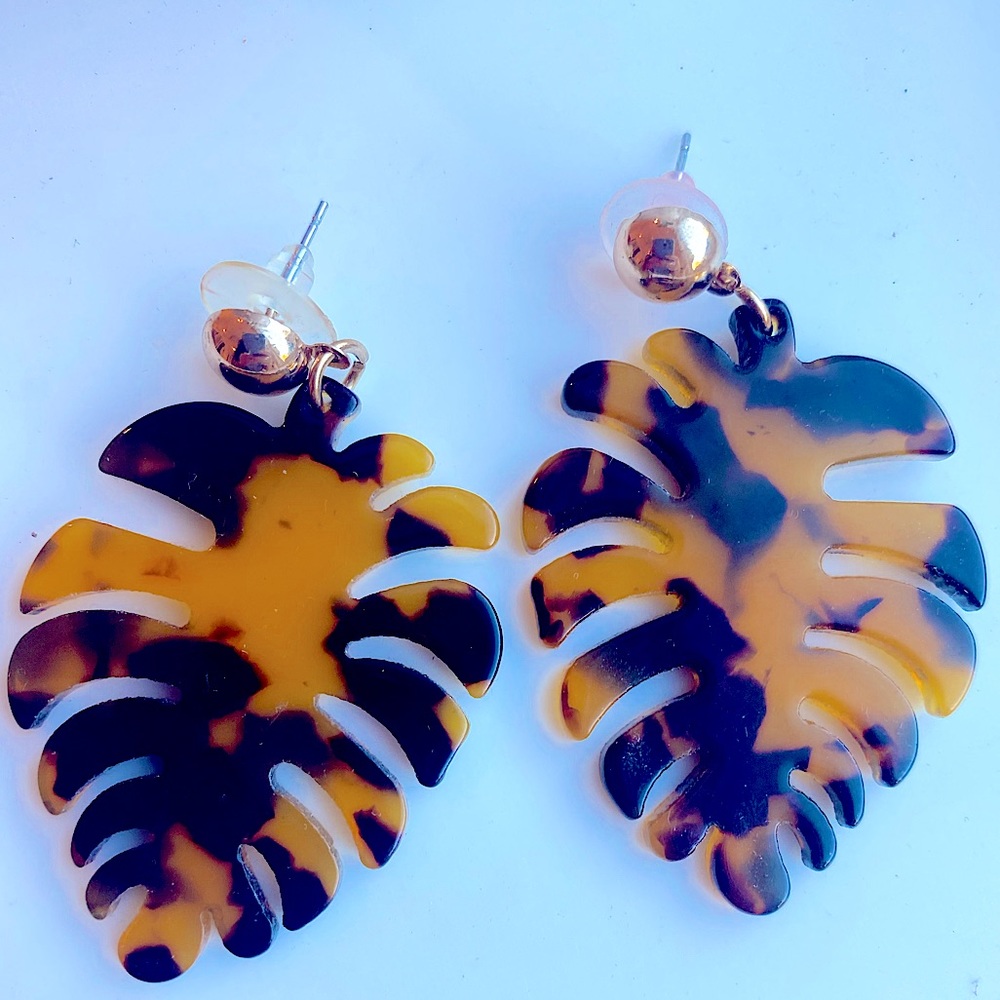 Tortoise palm leaf earrings.